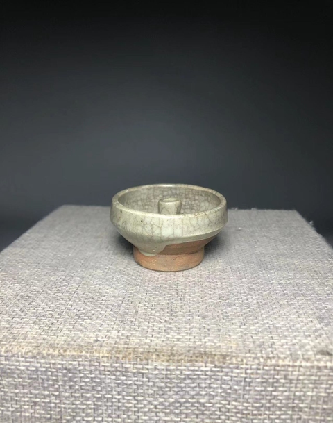 古玩陶瓷龍泉青釉油燈真品鑒賞圖