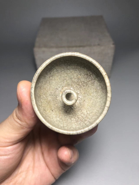 古玩陶瓷龍泉青釉油燈真品鑒賞圖