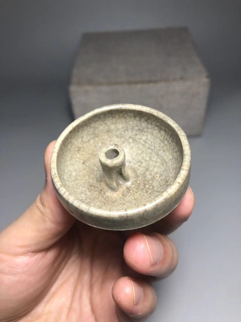 古玩陶瓷龍泉青釉油燈真品鑒賞圖