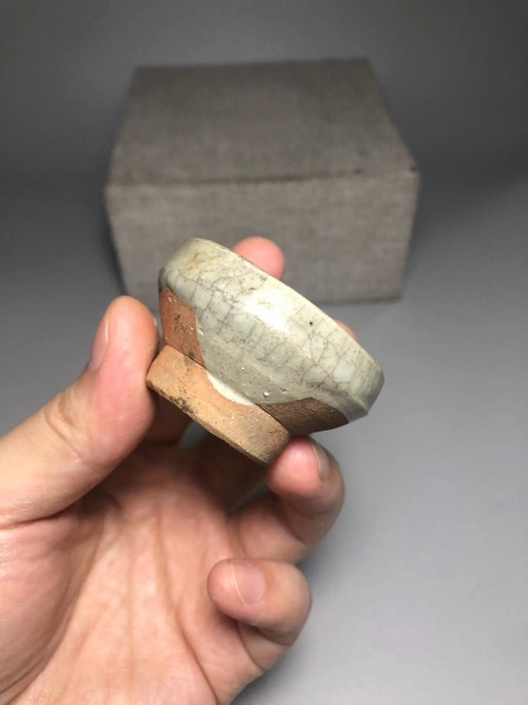 古玩陶瓷龍泉青釉油燈真品鑒賞圖
