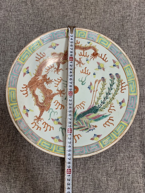 古玩陶瓷龍鳳紋粉彩盤真品鑒賞圖