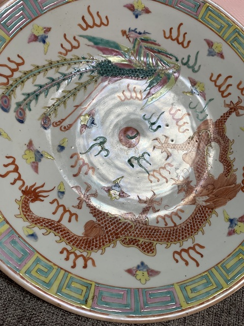 古玩陶瓷龍鳳紋粉彩盤真品鑒賞圖