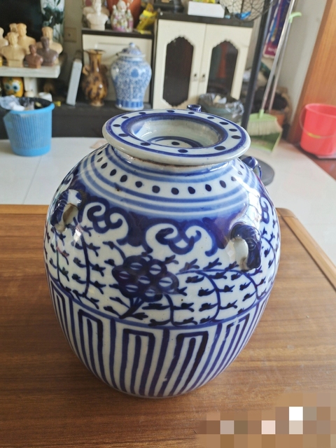 古玩陶瓷花卉紋青花罐真品鑒賞圖