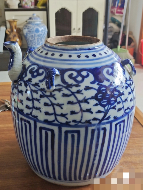 古玩陶瓷花卉紋青花罐真品鑒賞圖