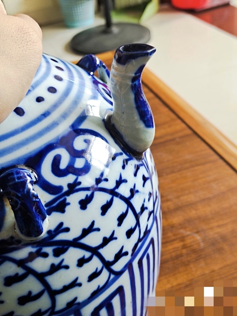 古玩陶瓷花卉紋青花罐真品鑒賞圖