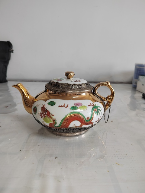 古玩陶瓷粉彩開光龍鳳紋茶壺真品鑒賞圖