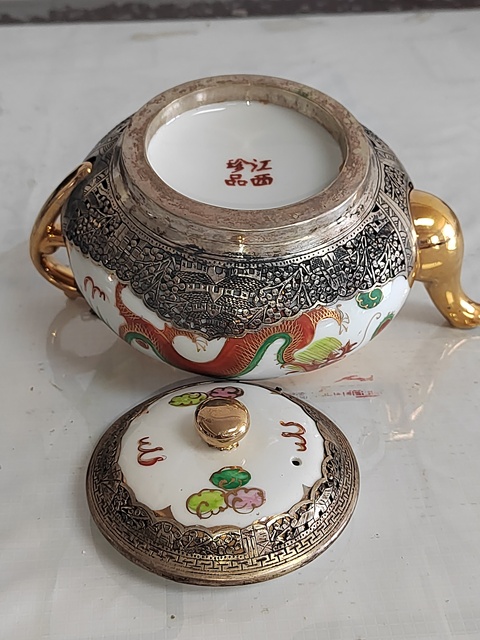 古玩陶瓷粉彩開光龍鳳紋茶壺真品鑒賞圖