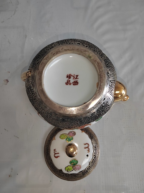古玩陶瓷粉彩開光龍鳳紋茶壺真品鑒賞圖