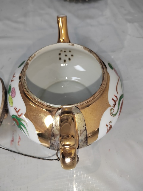 古玩陶瓷粉彩開光龍鳳紋茶壺真品鑒賞圖