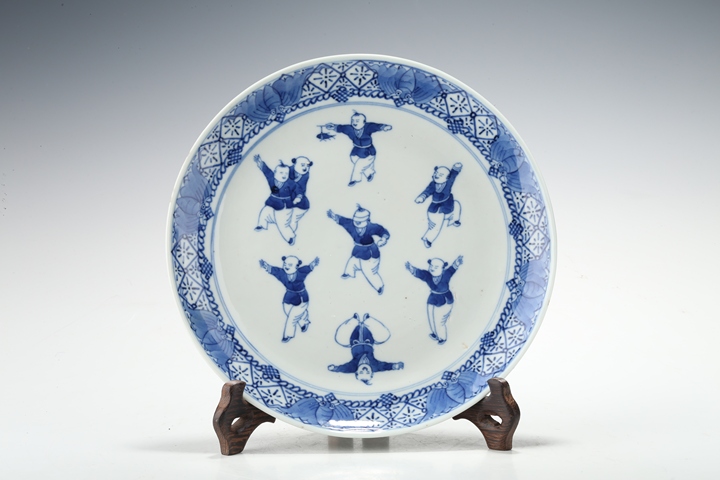 古玩陶瓷清晚·青花嬰戲紋盤真品鑒賞圖