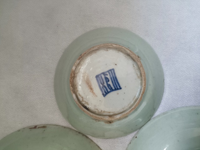 古玩陶瓷豆青釉盤真品鑒賞圖