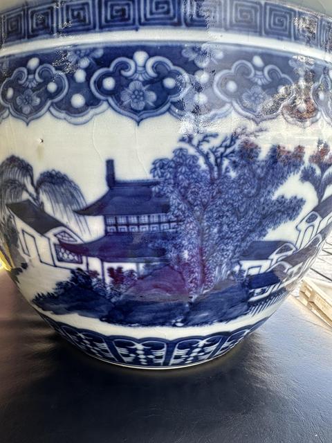 古玩陶瓷山水紋青花缸真品鑒賞圖