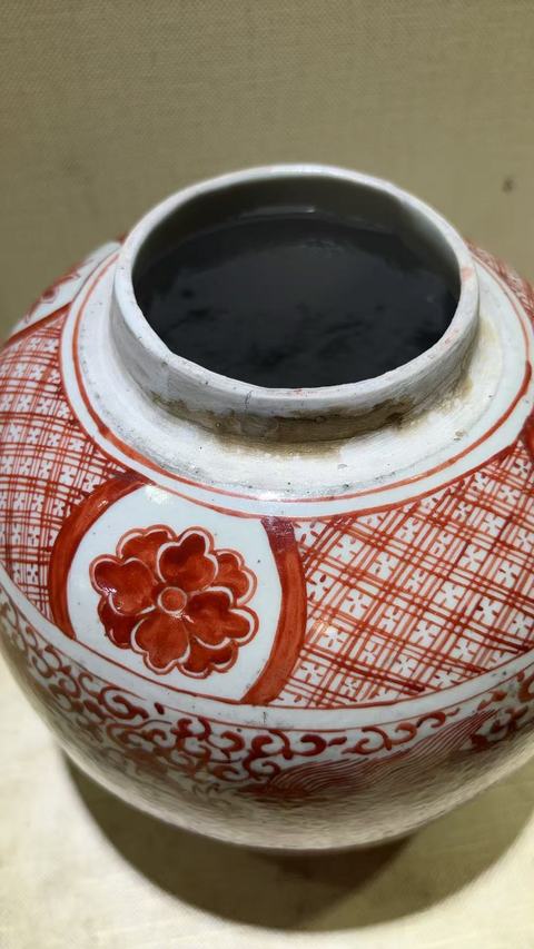 古玩陶瓷哥釉礬紅龍紋罐真品鑒賞圖