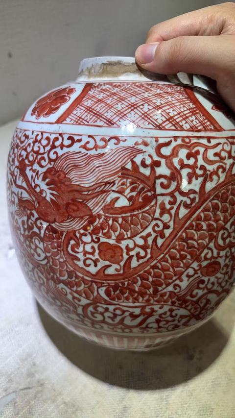 古玩陶瓷哥釉礬紅龍紋罐真品鑒賞圖