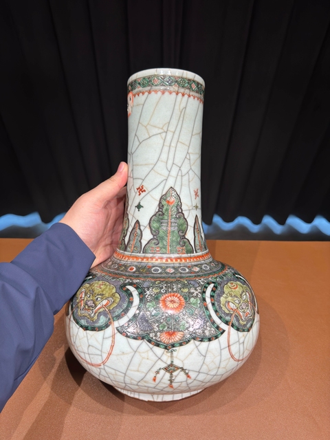 古玩陶瓷哥釉五彩瓶真品鑒賞圖