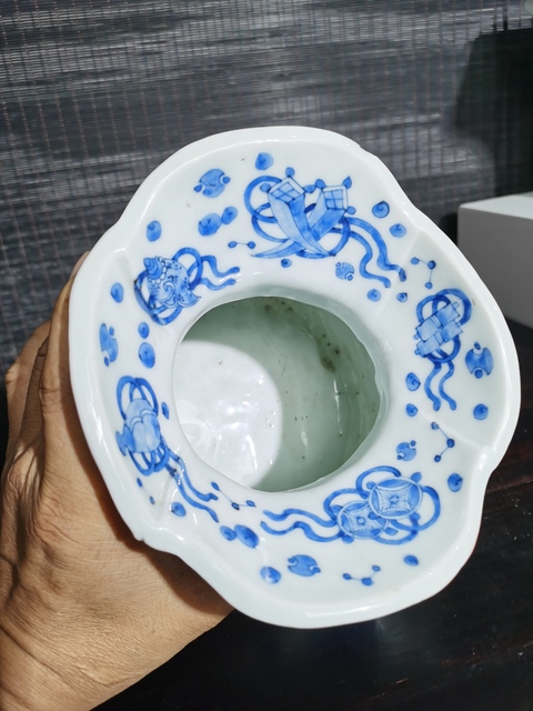 古玩陶瓷青花博古花卉花籃真品鑒賞圖