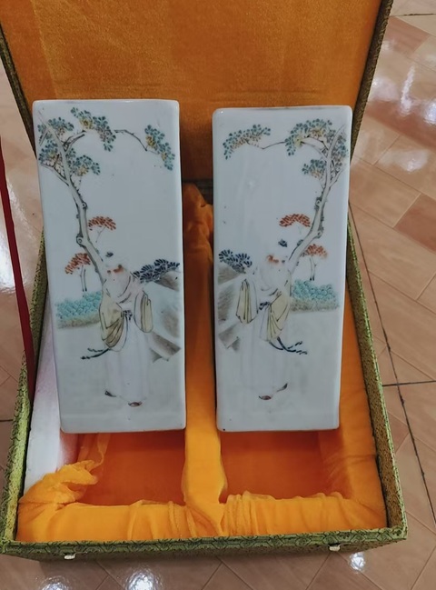 古玩陶瓷淺絳彩人物花鳥詩紋四方帽筒一對真品鑒賞圖