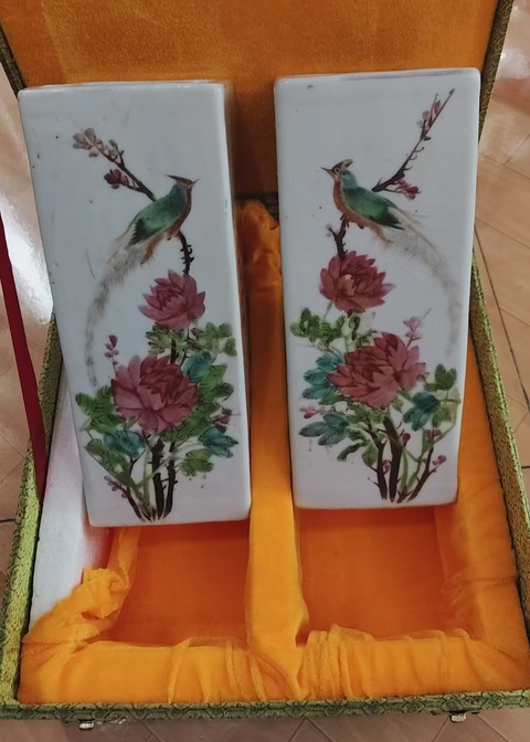 古玩陶瓷淺絳彩人物花鳥詩紋四方帽筒一對真品鑒賞圖