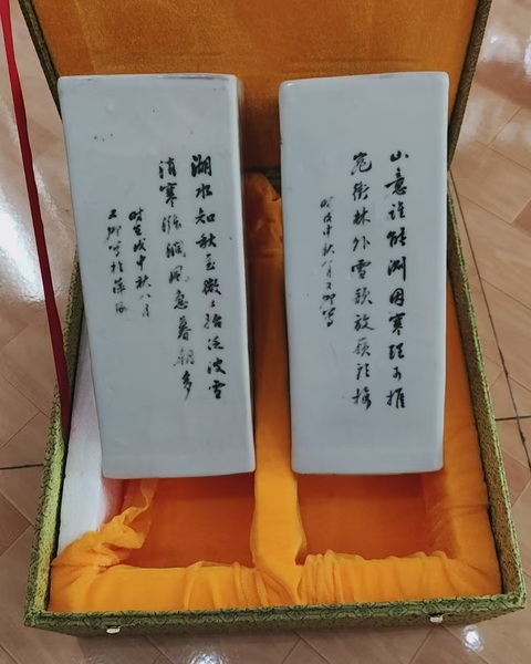 古玩陶瓷淺絳彩人物花鳥詩紋四方帽筒一對真品鑒賞圖