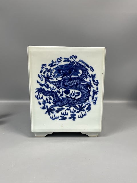 古玩陶瓷青花方盆真品鑒賞圖
