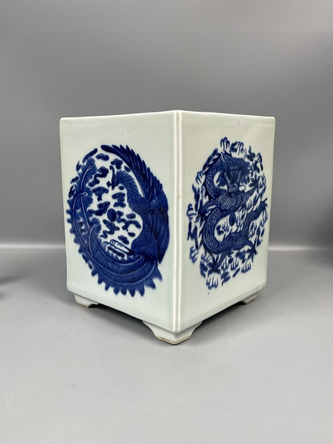 古玩陶瓷青花方盆真品鑒賞圖