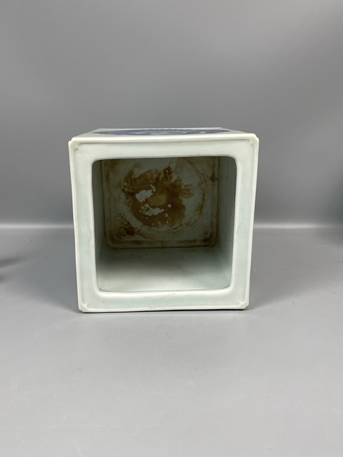 古玩陶瓷青花方盆真品鑒賞圖