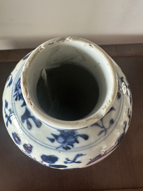 古玩陶瓷花鳥蝶紋青花雞腿蓋瓶真品鑒賞圖