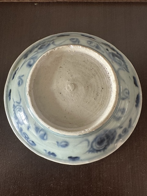 古玩陶瓷飄帶繡球獅子紋青花盤真品鑒賞圖
