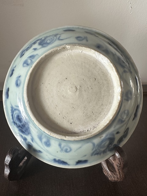 古玩陶瓷飄帶繡球獅子紋青花盤真品鑒賞圖