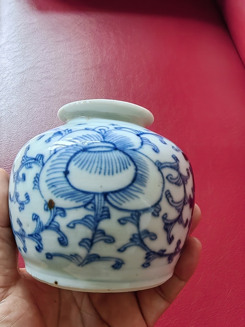 古玩陶瓷纏枝花囍字紋青花水盂真品鑒賞圖