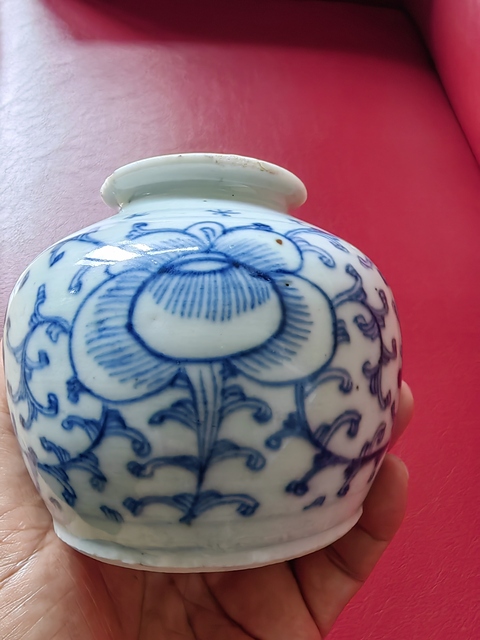 古玩陶瓷纏枝花囍字紋青花水盂真品鑒賞圖