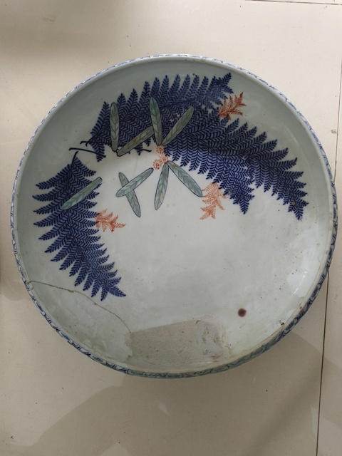 古玩陶瓷花卉紋青花加彩盤真品鑒賞圖
