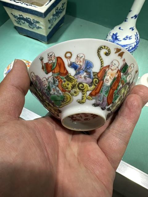古玩陶瓷十八羅漢粉彩杯真品鑒賞圖