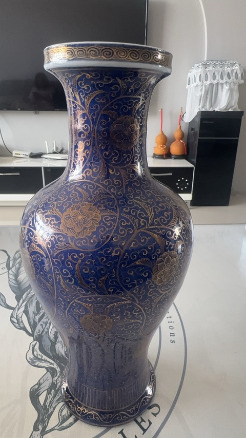 古玩陶瓷霽藍(lán)釉描金花卉盤口瓶真品鑒賞圖