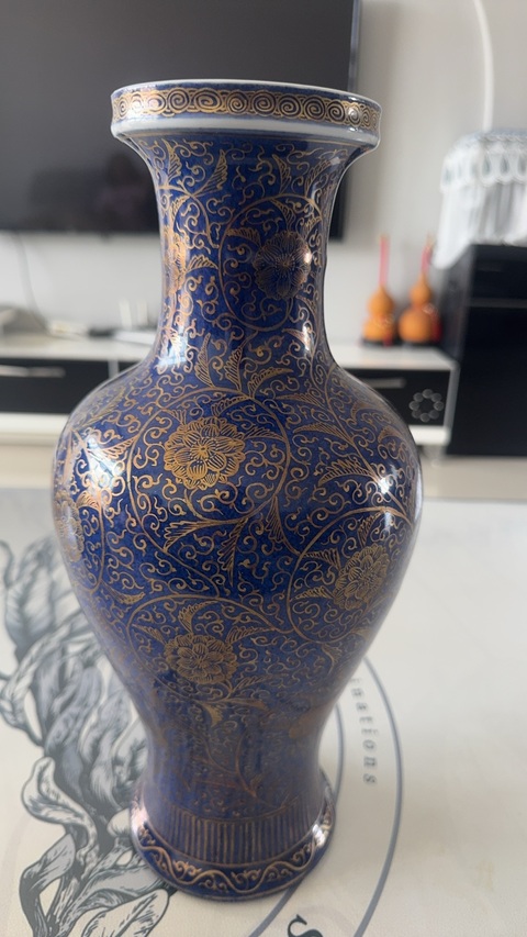 古玩陶瓷霽藍(lán)釉描金花卉盤口瓶真品鑒賞圖