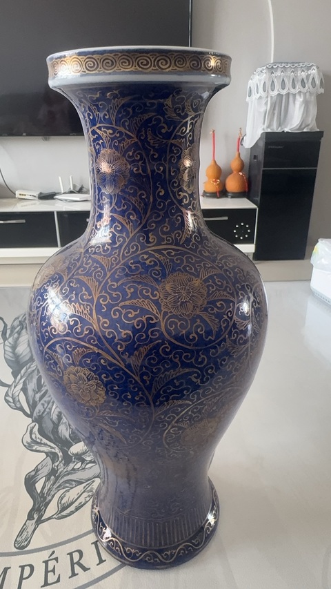 古玩陶瓷霽藍(lán)釉描金花卉盤口瓶真品鑒賞圖