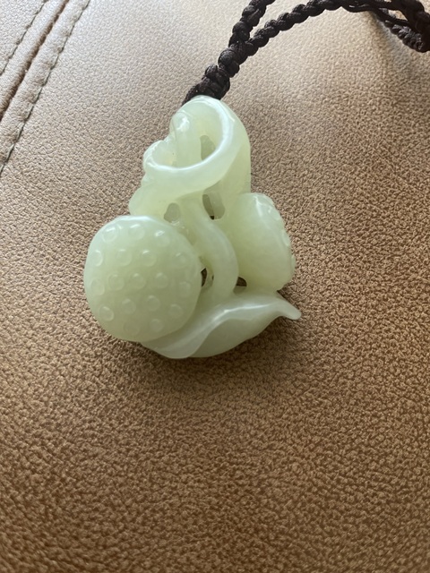 古玩玉器和田玉雕“蓮蓬”掛件真品鑒賞圖