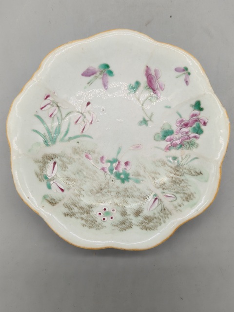 古玩陶瓷花蝶紋粉彩盤(pán)真品鑒賞圖