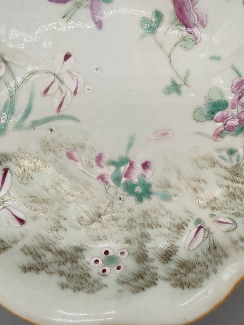古玩陶瓷花蝶紋粉彩盤(pán)真品鑒賞圖