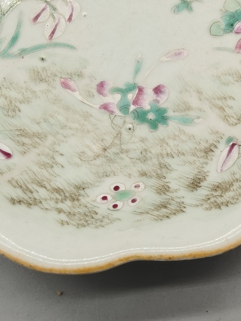 古玩陶瓷花蝶紋粉彩盤(pán)真品鑒賞圖