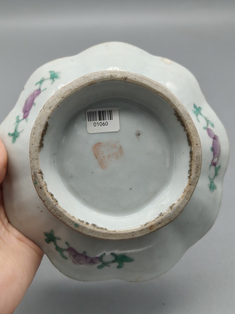 古玩陶瓷花蝶紋粉彩盤(pán)真品鑒賞圖