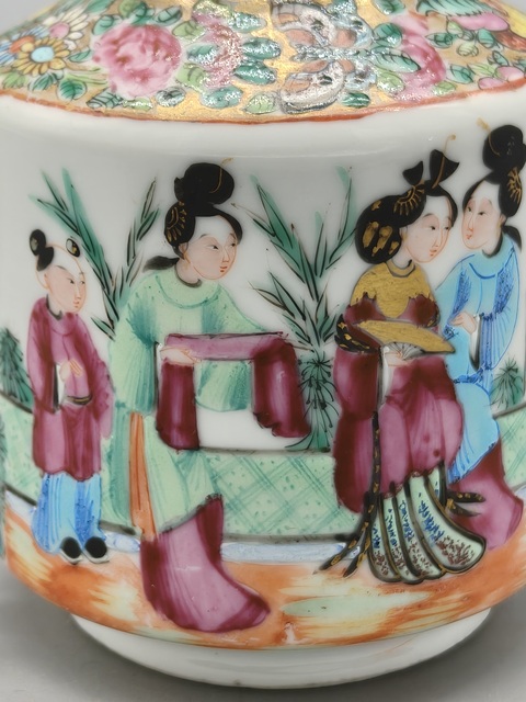 古玩陶瓷人物紋廣彩執壺真品鑒賞圖