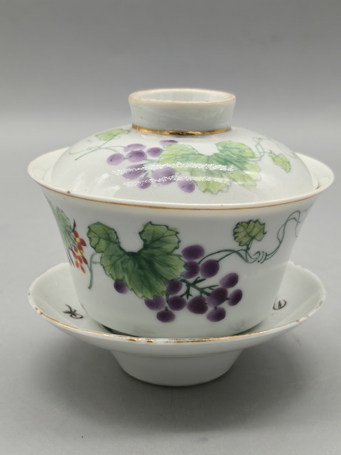 古玩陶瓷葡萄紋三才蓋碗真品鑒賞圖
