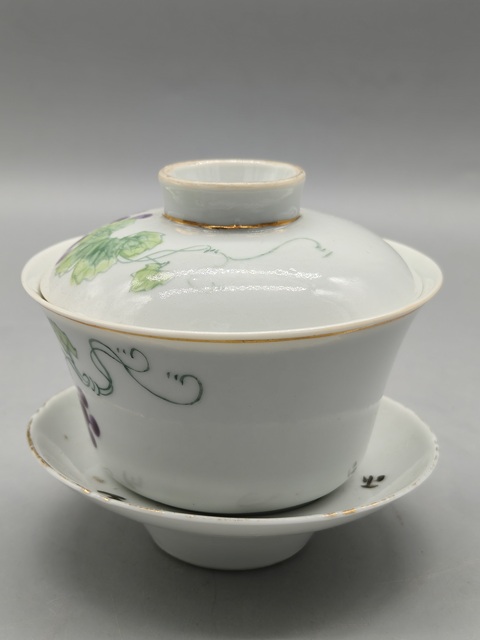 古玩陶瓷葡萄紋三才蓋碗真品鑒賞圖