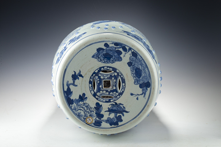 古玩陶瓷清晚·青花花鳥紋繡墩拍賣，當前價格1666元