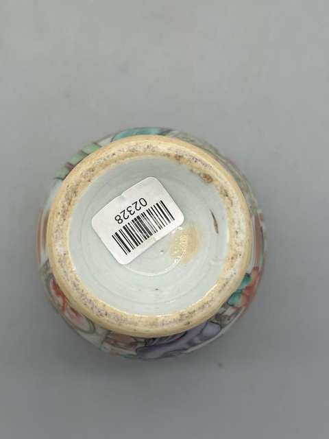 古玩陶瓷人物紋廣彩瓶真品鑒賞圖