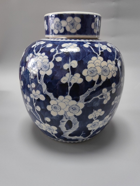 古玩陶瓷青花留白冰梅紋蓋罐真品鑒賞圖