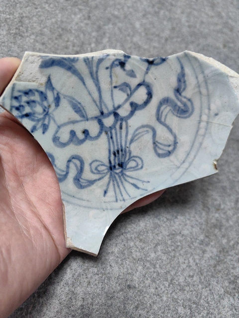 古玩陶瓷青花一把蓮紋標本真品鑒賞圖