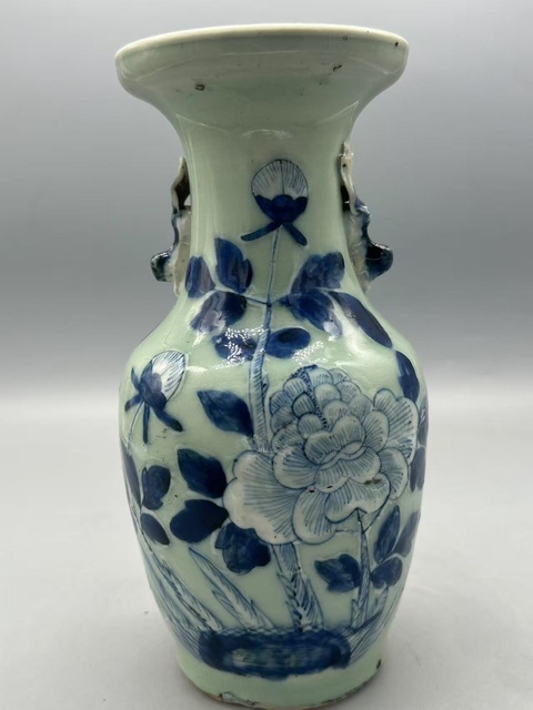 古玩陶瓷豆青釉青花瓶真品鑒賞圖