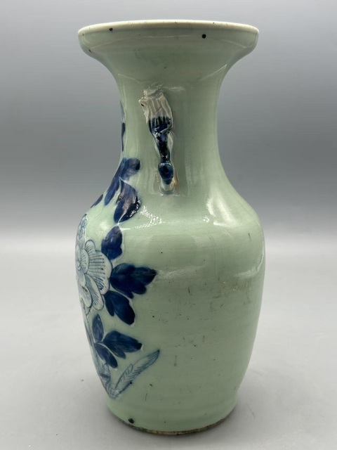 古玩陶瓷豆青釉青花瓶真品鑒賞圖